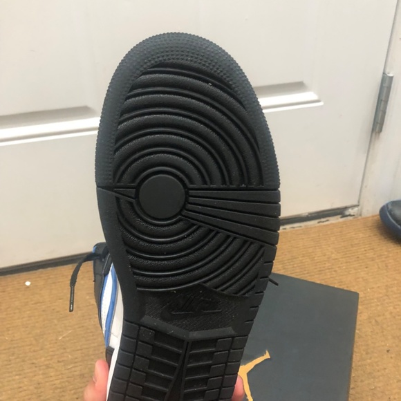 Jordan 1 Mid - Picture 8 of 8